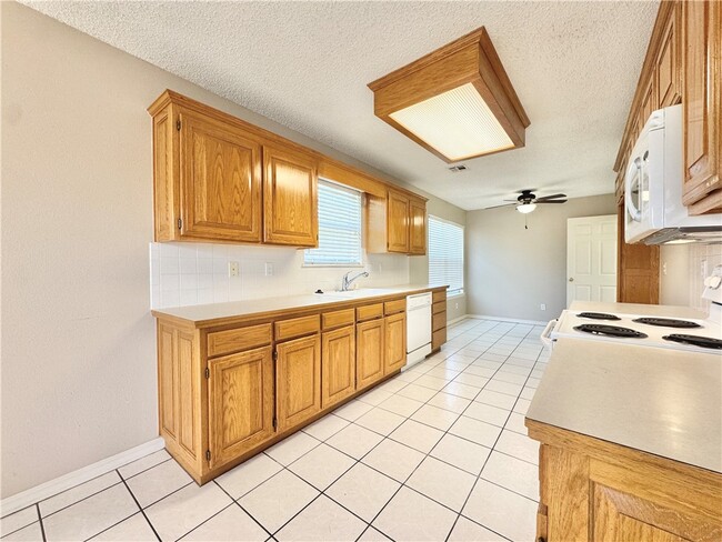Photo - 3050 Birch Pl