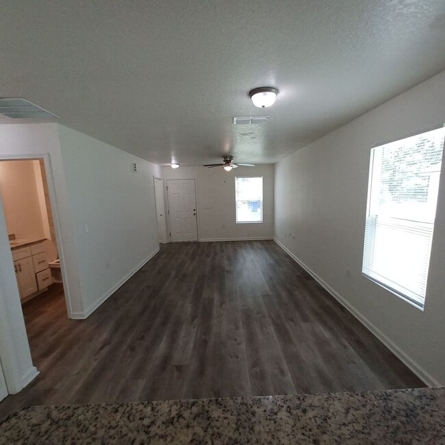 Photo - 614 Hannah St