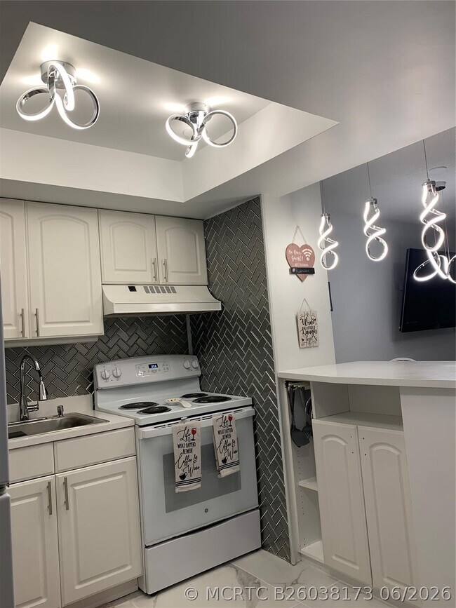 Photo - 1110 N Riverside Dr Unit 25