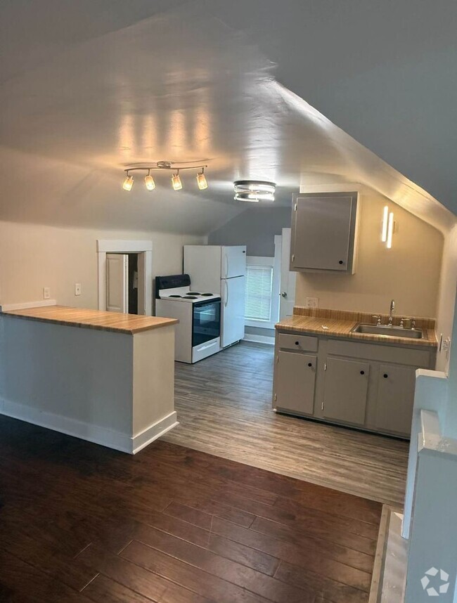 Building Photo - Leonard Unit 3 Rental