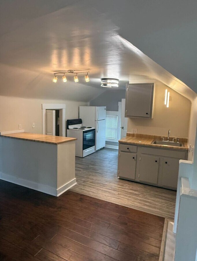 Leonard - Leonard Apartment Unit 3