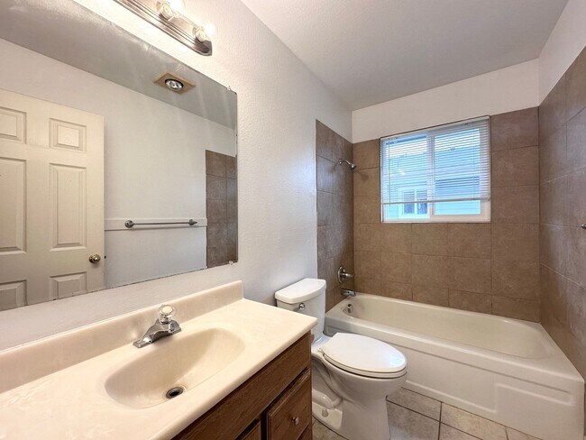 Photo - Charming 2-Bed, 1-Bath Home in Tee Off Est...