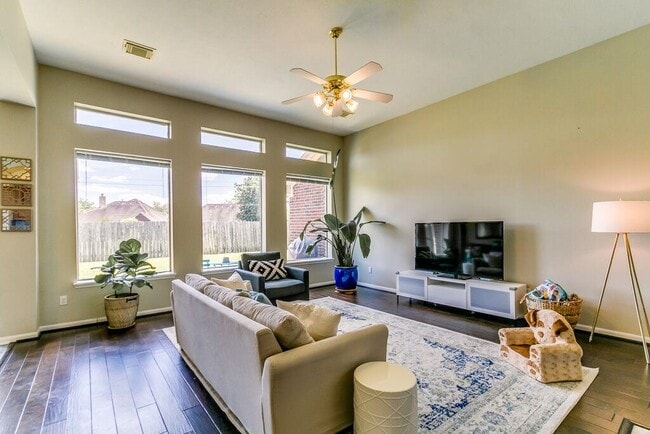 Building Photo - 14015 Blue Vista Dr
