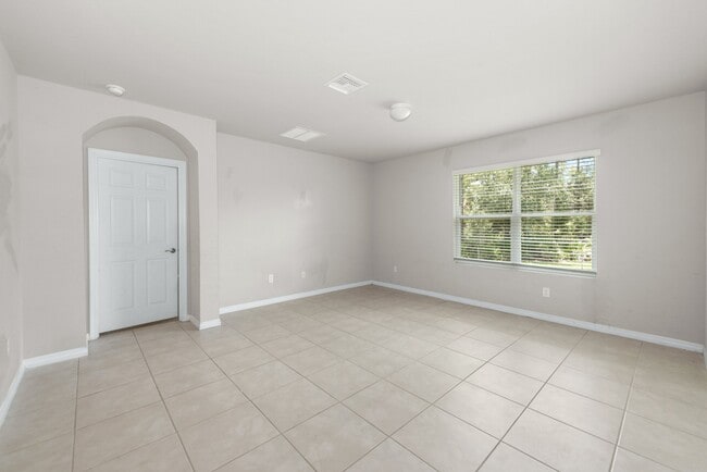 Photo - 20550 Charles St
