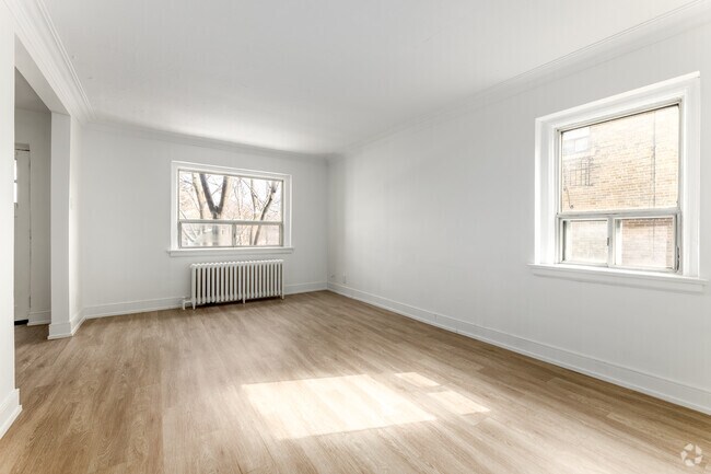 2BR, 1BA - 871SF - Living Room - 1650 Bathurst