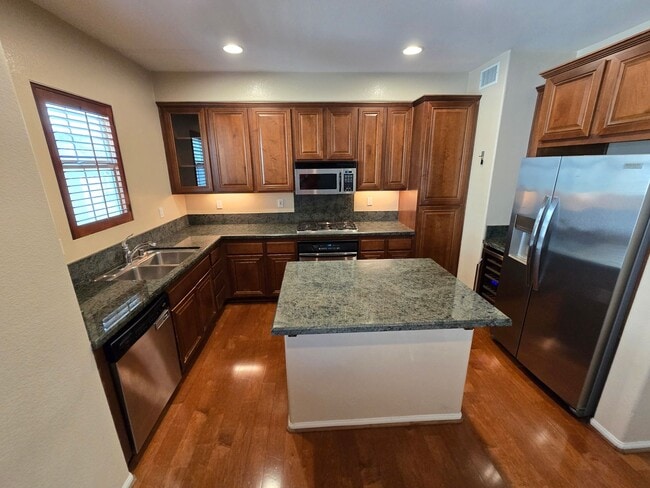 Photo - Luxury Tri-Level Townhome – Terraces at Es...