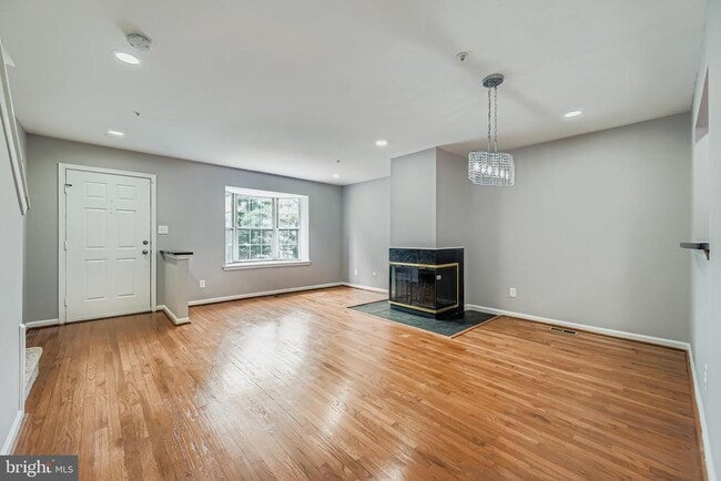 Photo - 493 Ashton Ln