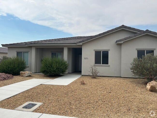 Building Photo - Newer Home in Shadow Ridge