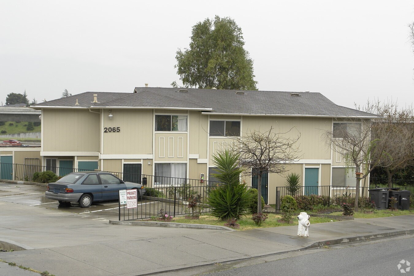 Photo - 2065-2077 Regent Way Apartments