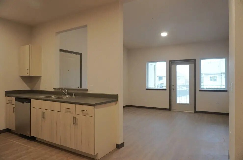 Photo - 511 S Interlake Rd