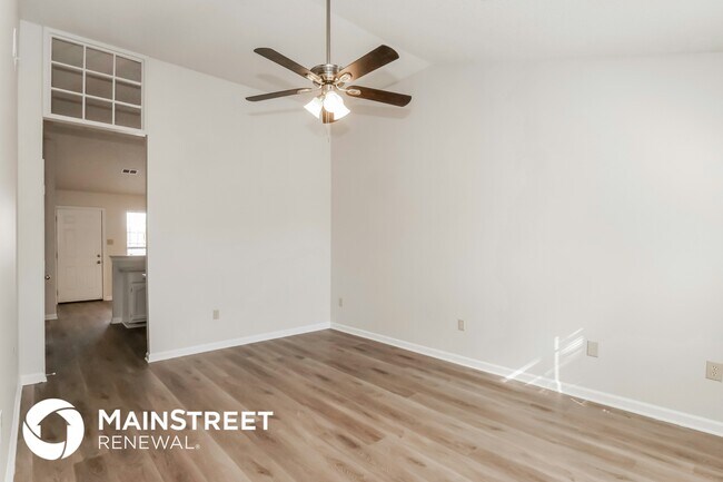 Photo - 5677 Kaitlyn Dr W