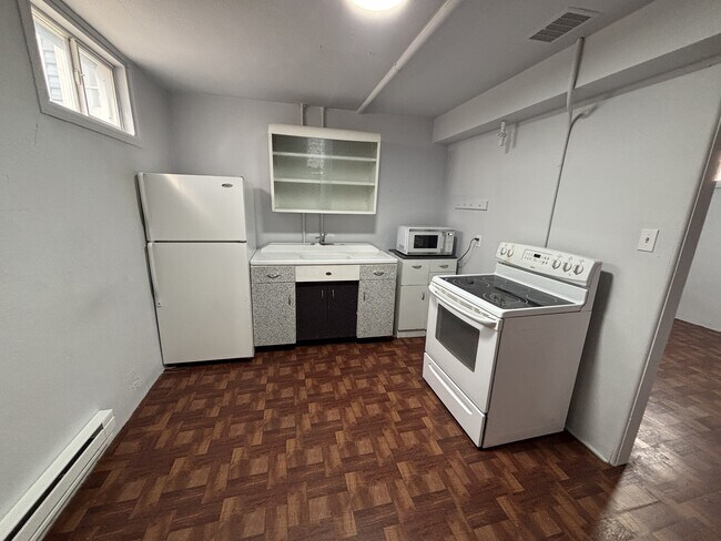 122 1/2 7th St