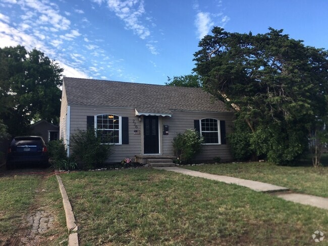 Building Photo - FOUR BEDROOM TWO BATHROOM NEAR ACU Rental