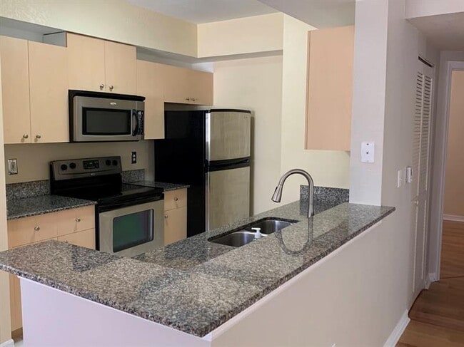 Photo - 2565 Centergate Dr