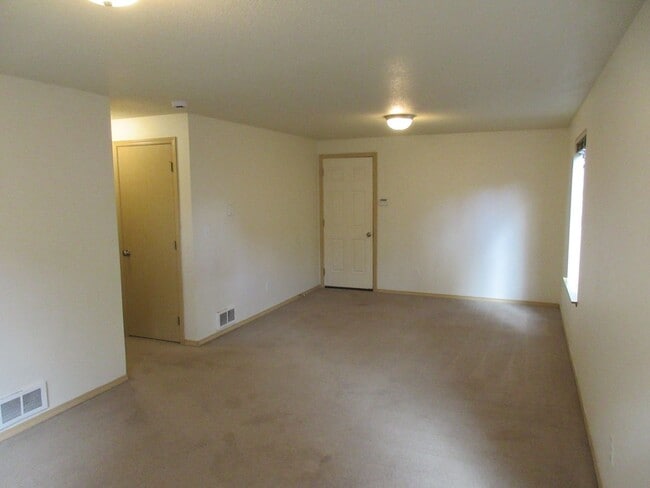 Photo - Large Three Bedroom Home, Landscaping Prov...