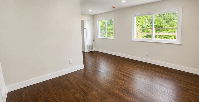 Photo - 7 Borden Ave