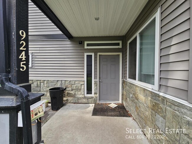 Building Photo - 9245 Hazel St Unit 2