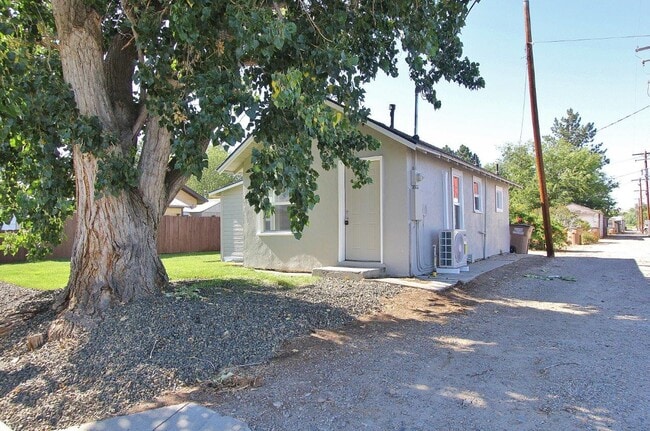 Building Photo - 114 W Musser St Rental