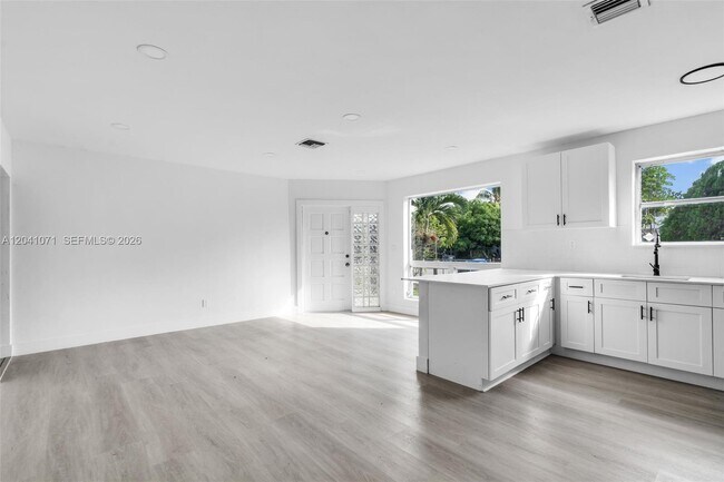 Photo - 6831 Greene St