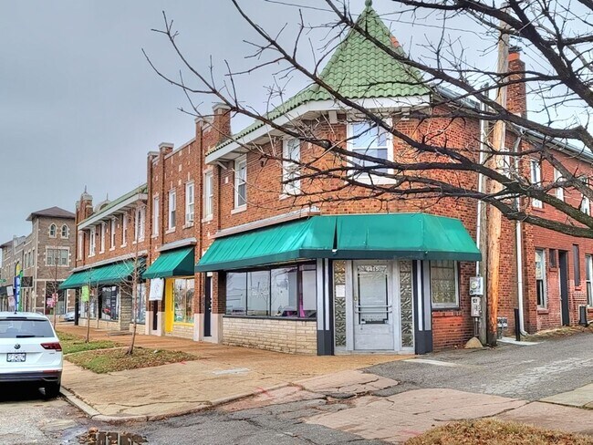 Building Photo - Kingshighway &amp; Lansdowne Apts. Unit 4417 2nd Flr