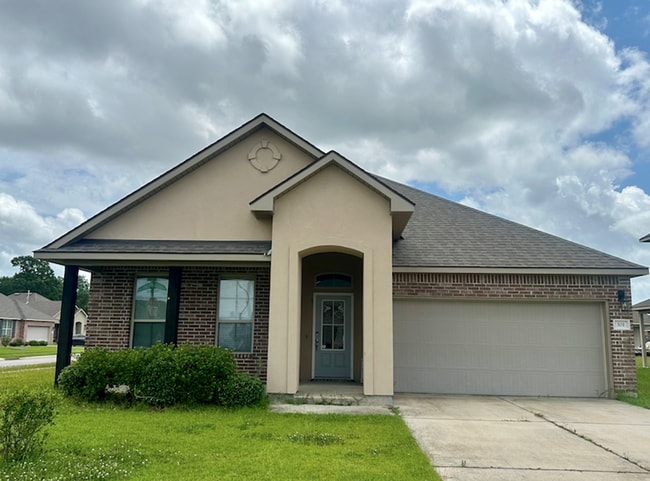 Building Photo - 4 Bed 2 Full baths Rental
