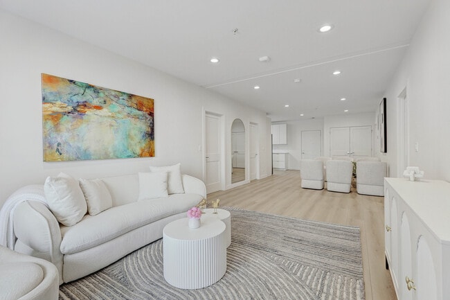 Photo - 9201 Milwaukee Ave