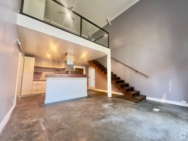 Building Photo - 1254 E 12th St Rental