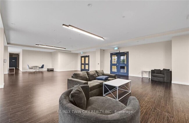 Photo - 130 King St S Unité 128 King St N  911