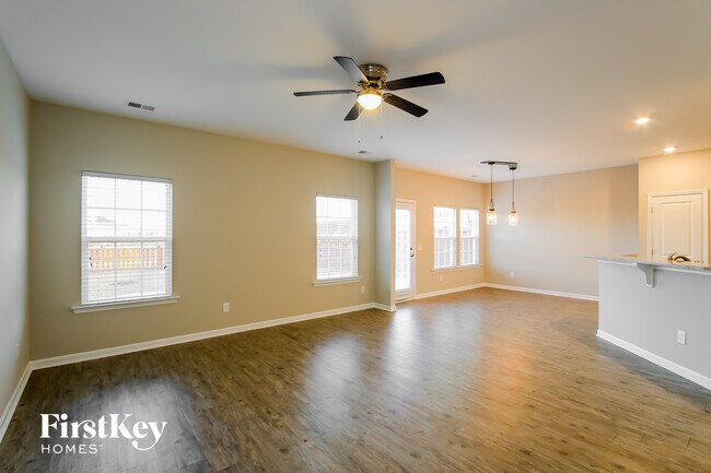 Photo - 820 Redbud Ln