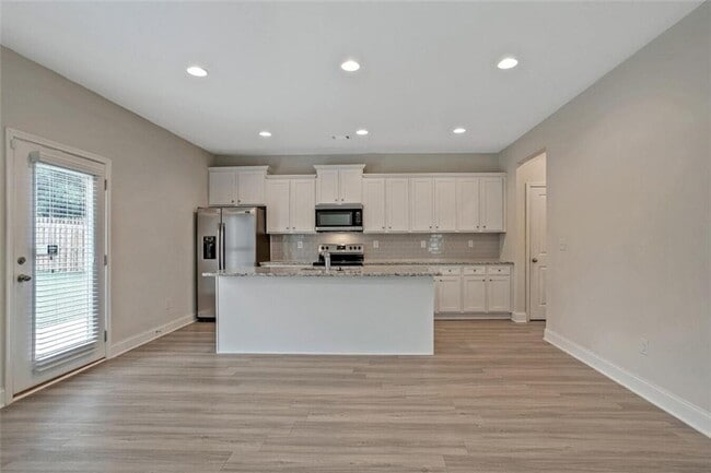 112 Chase Landing Dr