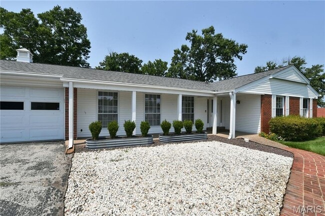 Photo - 965 Orchard Lakes Dr