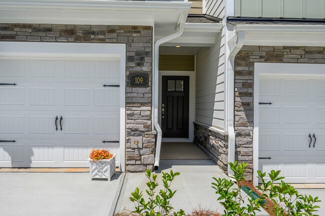 Photo - 109 Alluvium Ln