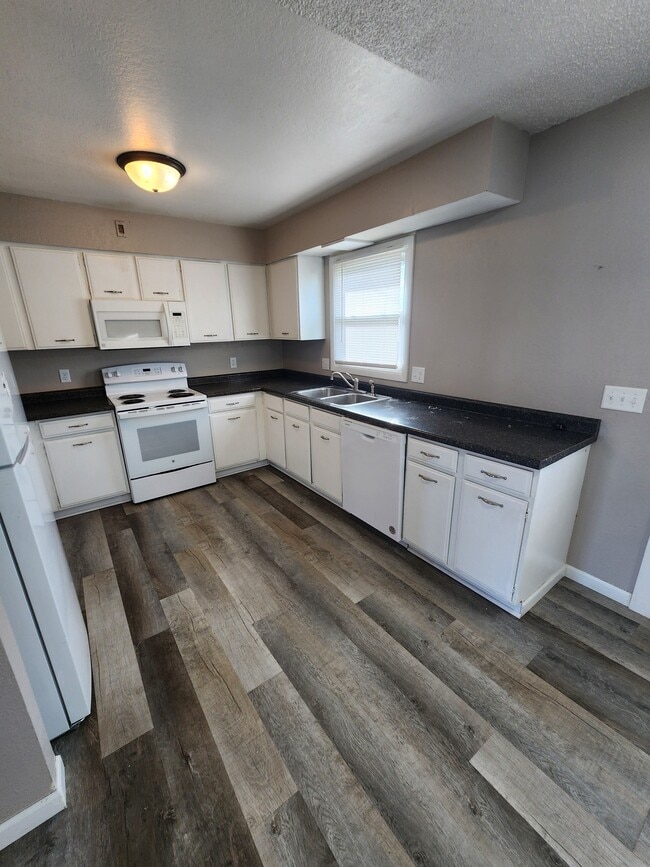 Photo - 1625 N Algona St