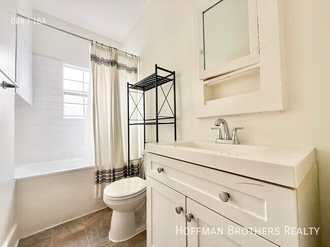 Photo - 1817 Ivar Ave Unidad 106