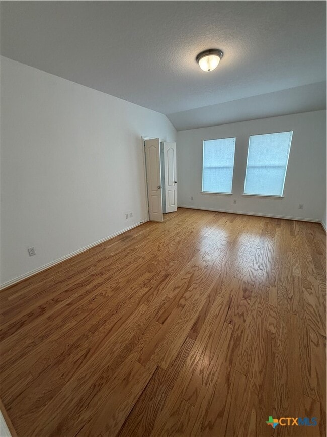 Photo - 375 Primrose Way