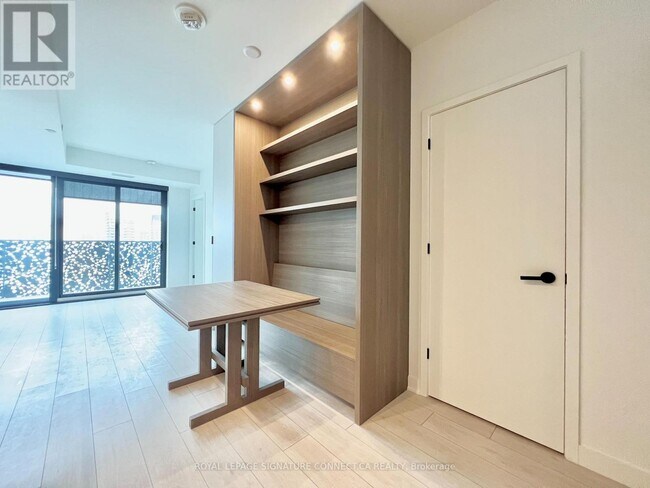 55 Charles St E Unit 2605