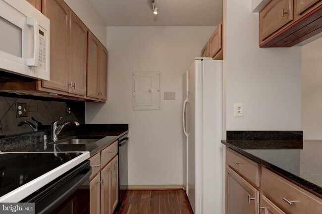 Building Photo - 1808 Old Meadow Rd Unit 1016 Rental