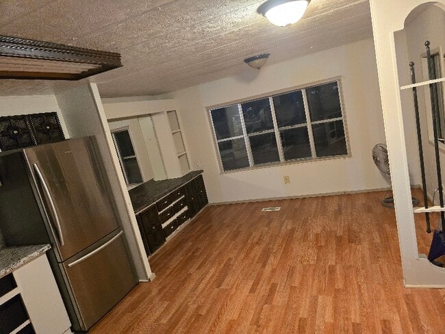 Building Photo - 400 S Adams St