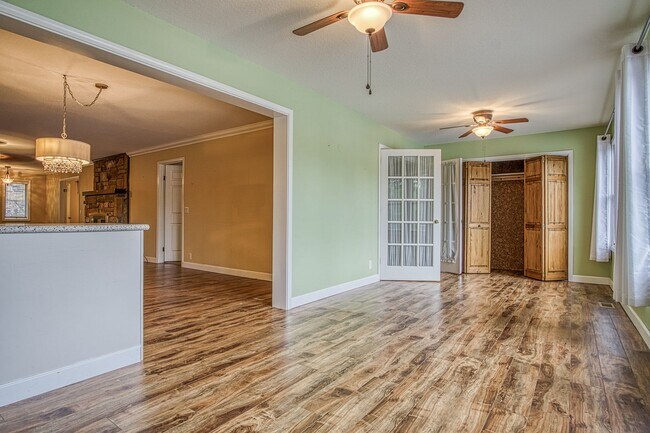 Photo - 3 Bedroom, 2 Bath townhome with lake front...