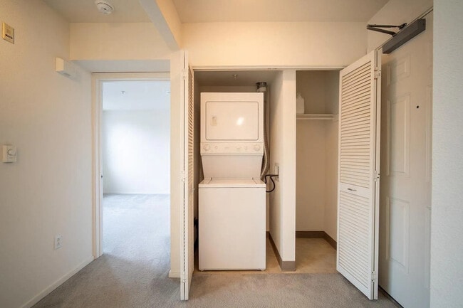 Building Photo - 8200 Oceanview Terrace Unit 412