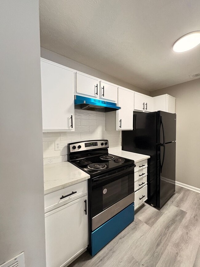 Building Photo - Discover the Best of Lawrence Living at Be... Unit 7945-A Rental