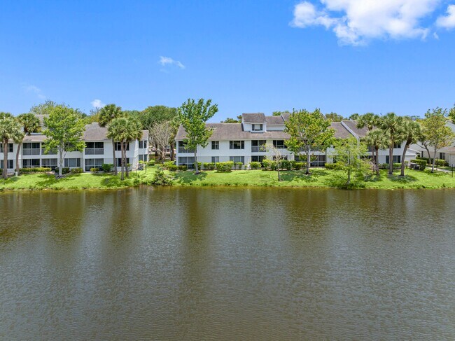 Lakepointe at Jacaranda