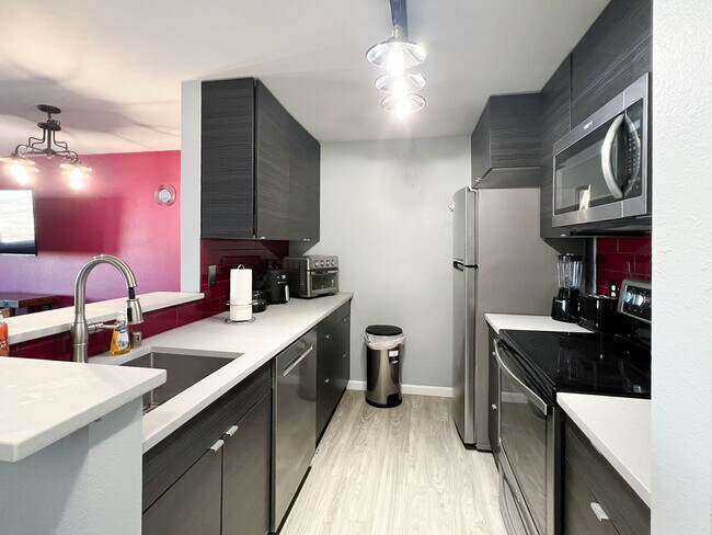 Photo - 201 Barrow St