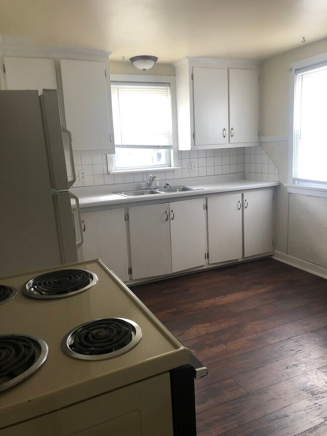Building Photo - 725 E Main St Unit A Rental