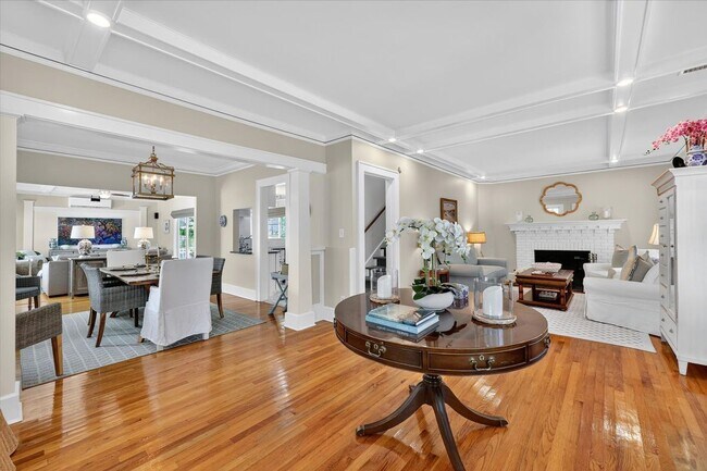 Photo - 235 10TH Ave