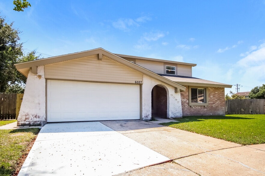 6027 Leafwood Cir