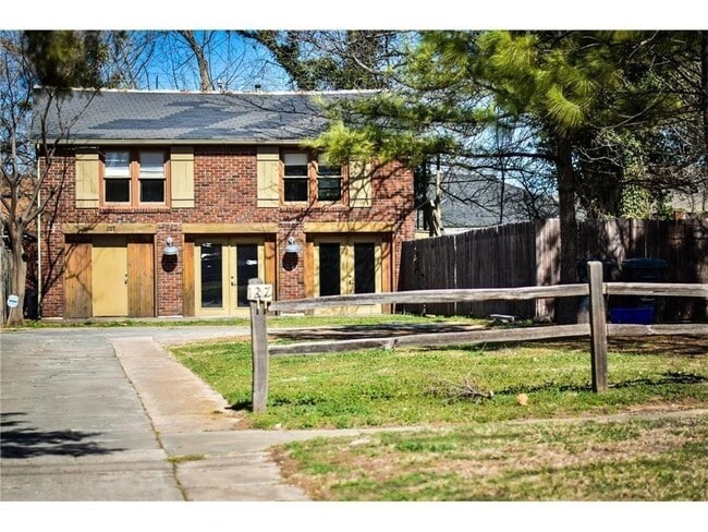 Photo - Unique with a Artsy Flare 2 Bed/1.5 Bath in Edgemere Park $995/month!