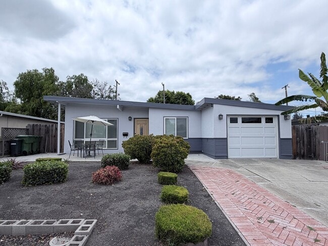 Building Photo - Bright, Updated Bungalow with 250 SF Bonus Sunroom
