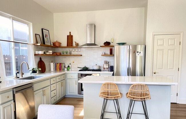 Photo - 4048 Clarewood Way