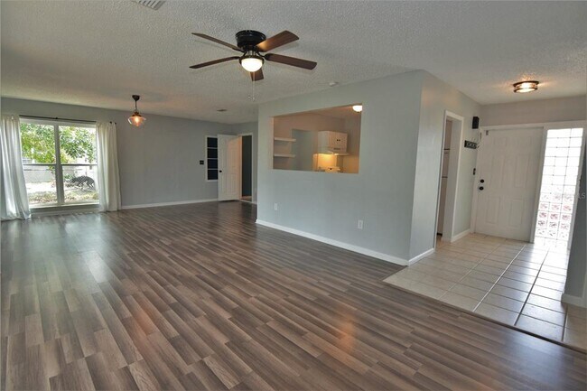 Photo - 21572 Edgewater Dr